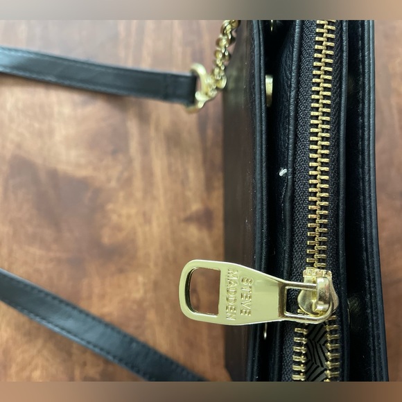 Steve Madden wallet with straps - Picture 6 of 6